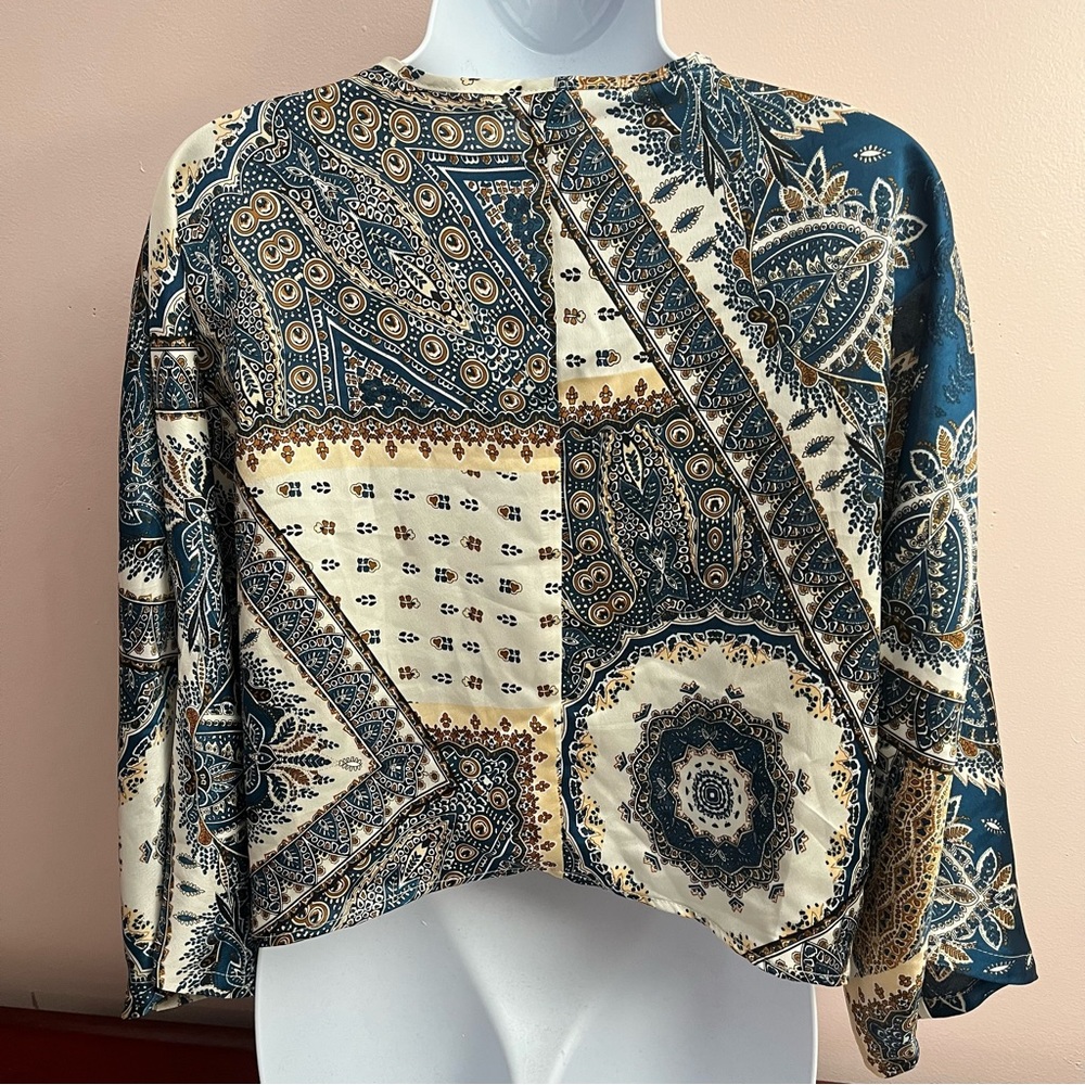 Patterned Blouse - Picture 3 of 3
